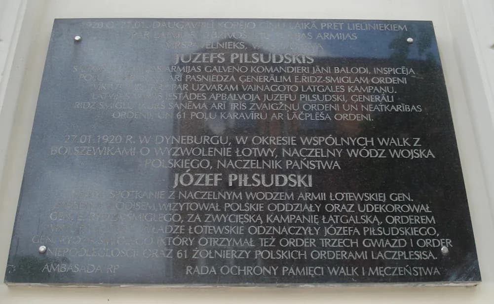Zapomniana tablica upamiętniająca Józefa Piłsudskiego: historia i lokalizacja