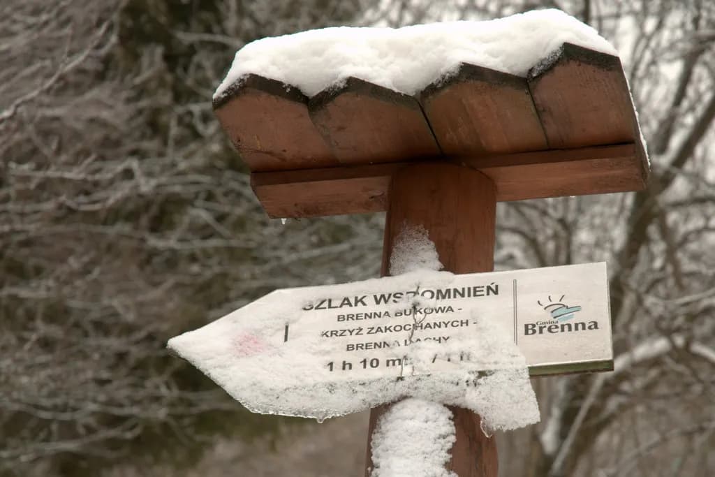 Krzyż zakochanych w Brennej - legendarna historia miłości w Beskidach