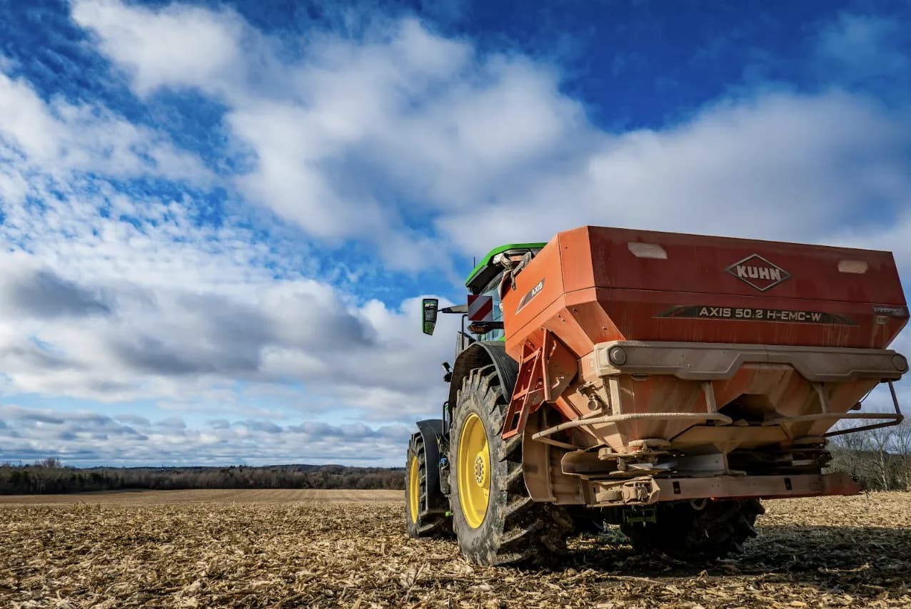 Jak wybrać polskiego producenta maszyn rolniczych, by inwestycja była opłacalna przez lata?